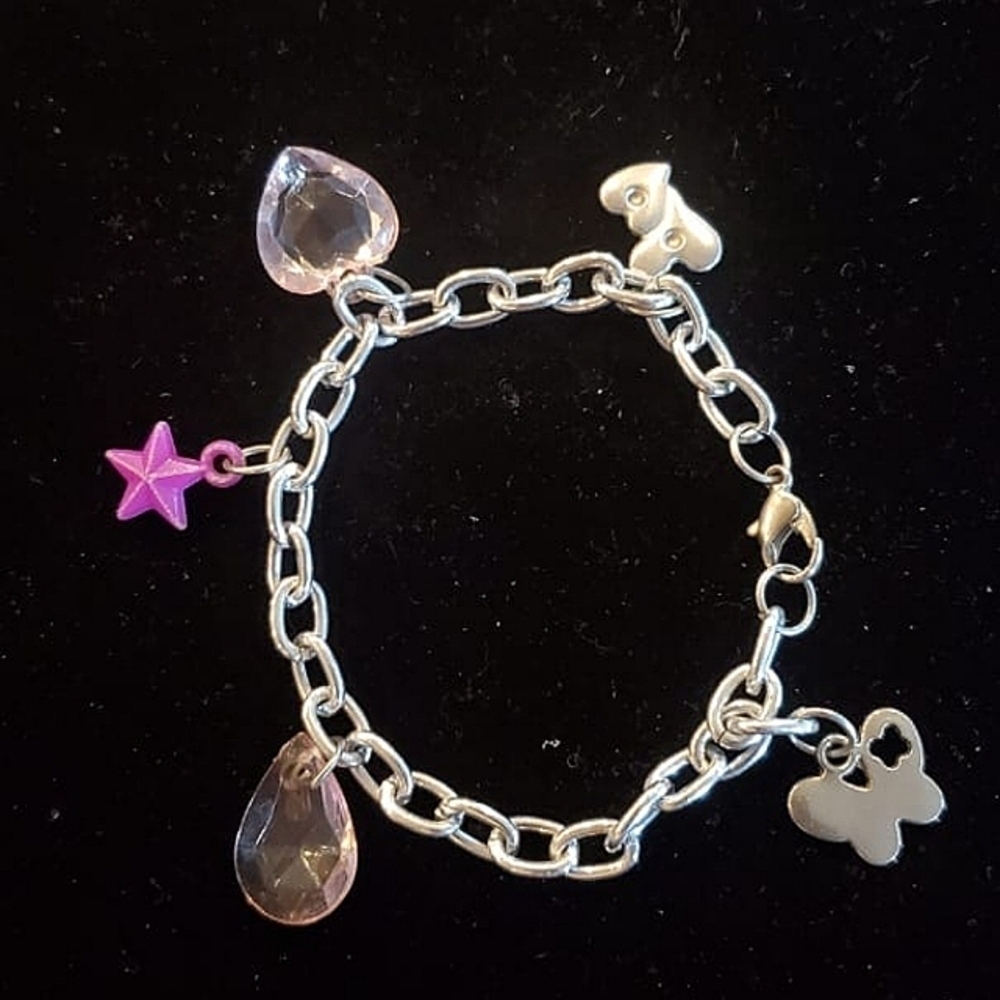 4/$20 Silver Tone Hand Bracelet. π΄